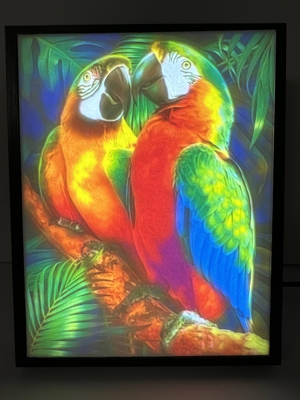 Colorful lithophane of two parrots in a tropical setting, ideal for home decor.